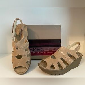 Skechers arch fit wedge platform sandals size 9.5 Tan